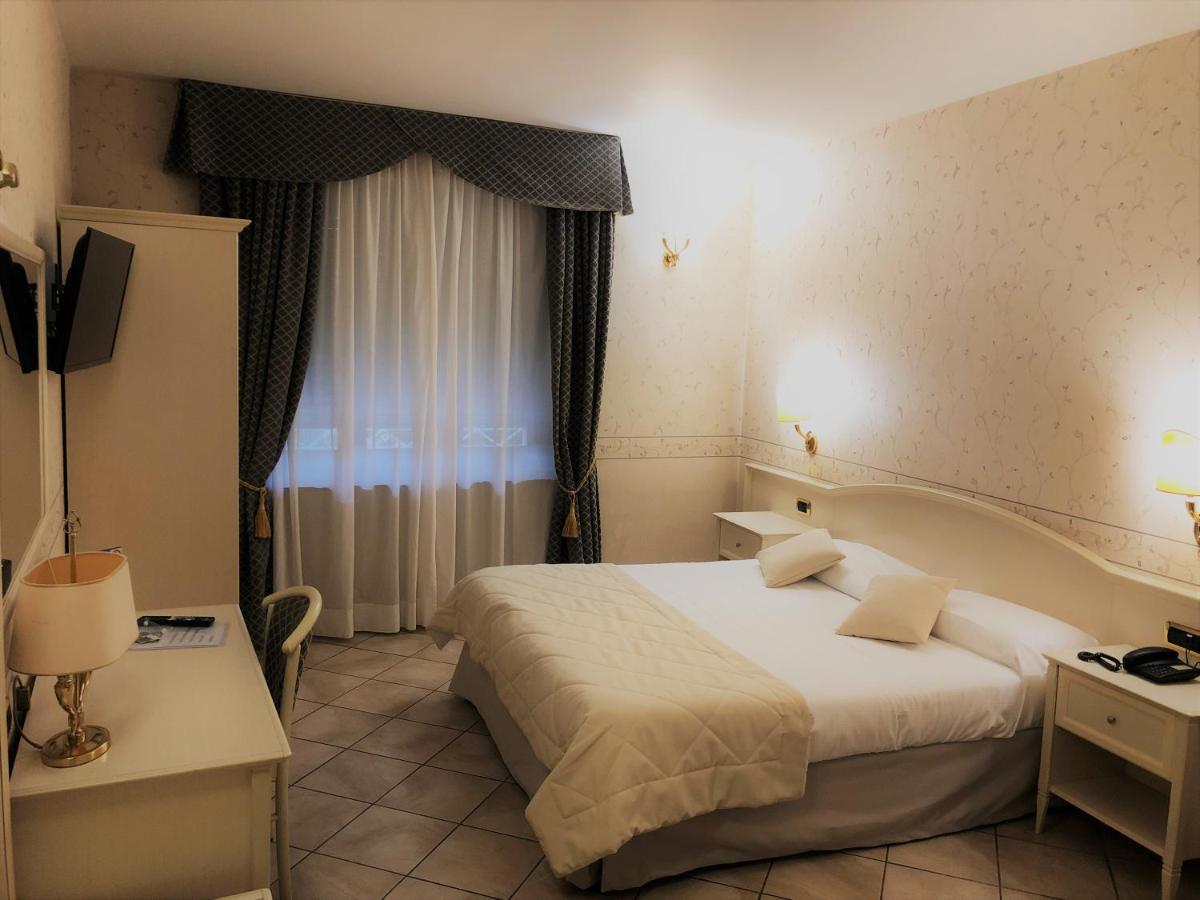 Hotel La Noce Chivasso Exteriör bild