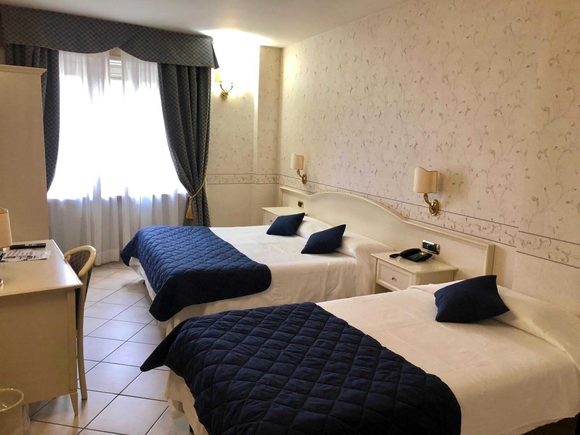 Hotel La Noce Chivasso Exteriör bild